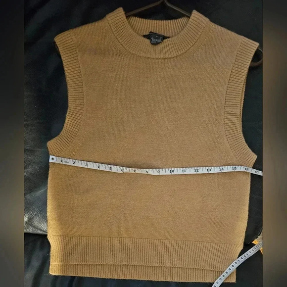 French Connection Crewneck Vest Pullover Sweater  Beige Side Slit Sz Small - Picture 4 of 7